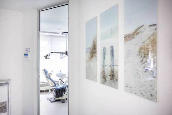 Mehrteiliges Standbild auf dem Gang