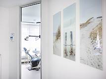 Mehrteiliges Standbild auf dem Gang